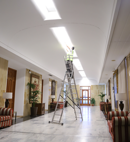 PLAN DE MEJORA DE EFICIENCIA ENERGÉTICA Y FOMENTO DE ENERGÍAS RENOVABLES EN SERVICIOS Y EDIFICIOS MUNICIPALES